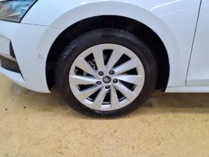 Skoda Octavia Combi 1.5 eTSI DSG Sele AHK LED SHZ Nav ACC SunSet Bild 5