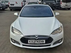 Tesla Model S Bild 2