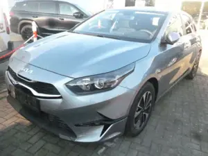 Kia Ceed / cee'd 1.5 T-GDI VOLL-Ausstattung LED-LICHT TEMPO