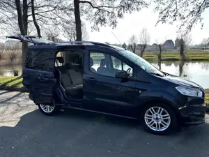 Ford Tourneo Courier 1.0 EcoBoost Titanium Bild 4