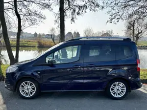 Ford Tourneo Courier 1.0 EcoBoost Titanium Bild 3