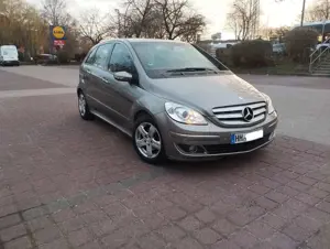 Mercedes-Benz B 170 Sport Paket | Neuer TÜV | Panoramadach | PDC