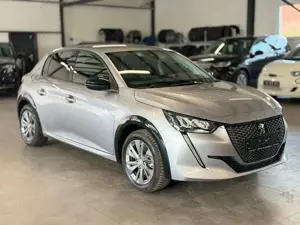 Peugeot e-208 Allure 11KW+LED+KAM+CARPLAY+SHZ+TEMP+SPUR.