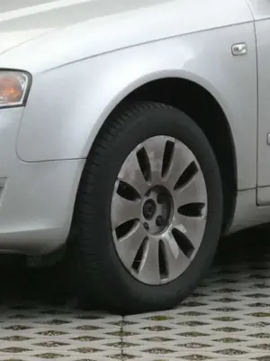 Audi A4 Limousine 1,8 Turbo/Xenon/PDC/16" LMF Bild 2