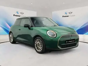 MINI Cooper E Favoured Trim  - Paket L 360° STANDHZ Bild 3
