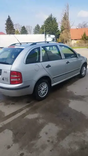 Skoda Fabia 1.4 16V Combi Exact Bild 4