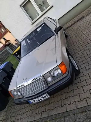 Mercedes-Benz E 230 E-Klasse Bild 4