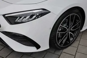 Mercedes-Benz A 200 AMG Distronic+RüKam+LED+Pano+AHK+Totwinkel Bild 3