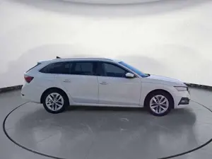 Skoda Octavia Combi 2.0 TDI DSG Style *AHK*NAVI*ACC* Bild 5