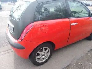 Lancia Ypsilon Y 1.2 16v MOMODesign Bild 5