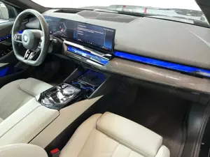 BMW 520 d M Sport Carbon+Fahrassist+AHK+HUD+Pano+Wide Bild 4