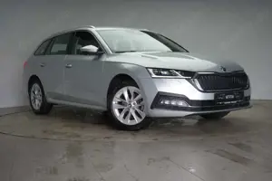 Skoda Octavia 2.0 TDI DSG Style ACC/Virtual/Lane/Side/