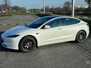 Tesla Model 3 Highland Long Range AWD + AHK + 8-Fach + 1. Hd.