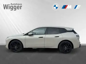 BMW iX xDrive45/M-Sportpaket/HUD/StandHZG/AHK-el. klappb. Bild 2