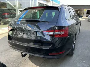 Skoda Superb Ambition iV Navi ACC AHK LED SHZ PDC Bild 2