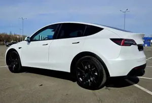 Tesla Model Y Model Y RWD