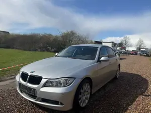 BMW 320 i Lim AUTOMATIK+TEMPOMAT+2XPDC+SHZ