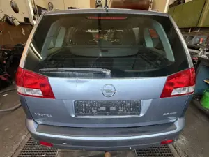 Opel Vectra Vectra Caravan 2.2 Caravan Cosmo Bild 4