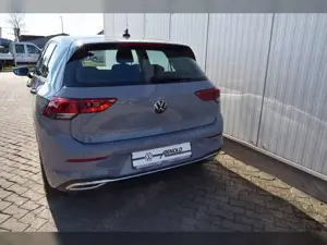 Volkswagen Golf VIII TSI Style AHK - LED - Navi - RearView Bild 4