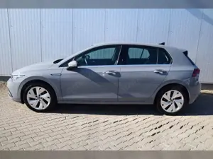 Volkswagen Golf VIII TSI Style AHK - LED - Navi - RearView Bild 3