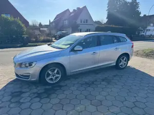 Volvo V60 D4 140KW Auto Momentum Euro6 *Leder+Navi