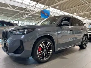 BMW X1 sDrive20i M SportPro 19" Pano AHK hk Driving+ 360 Bild 2