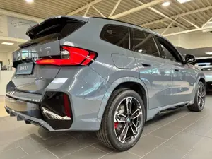 BMW X1 sDrive20i M SportPro 19" Pano AHK hk Driving+ 360 Bild 3