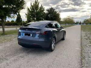 Tesla Model Y Model Y Long Range Dual Motor AWD Bild 4