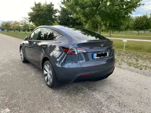 Tesla Model Y Model Y Long Range Dual Motor AWD Bild 3