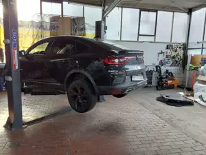 Renault Arkana Engineered E-Tech 140 EDC   Heckschaden ...