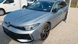 Volkswagen Passat Variant Passat Var 2.0 TDI R-line PANO LEDER AHK LM19