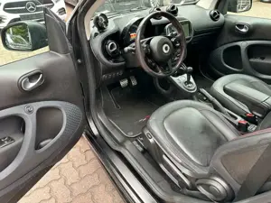 smart forTwo fortwo 66kW DCT BRABUS tailor made**pure black* Bild 4