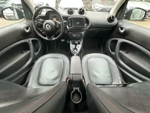 smart forTwo fortwo 66kW DCT BRABUS tailor made**pure black* Bild 3