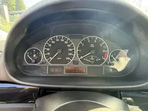 BMW 330 330i Bild 5