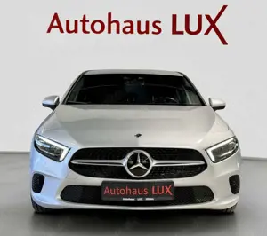 Mercedes-Benz A 200 DIESEL*LED*1HAND*AMBIENTE*CARBON*AHK*R-KAM Bild 2