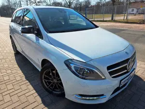 Mercedes-Benz B 180 CDI Xenon 2x PDC Teilleder Temp Navi SHZ Bild 4