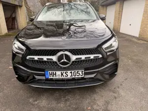 Mercedes-Benz GLA 180 7G-DCT AMG Line Mercedes Garantie Scheckheft