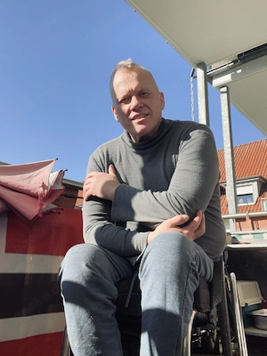 Rollstuhlfreundliche schöne Frau gesucht 