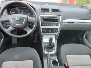 Skoda Octavia Combi 1.6 TDI AHK Zahnriemen 2024 Bild 5