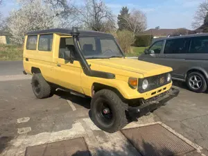 Toyota Land Cruiser J7 BJ75