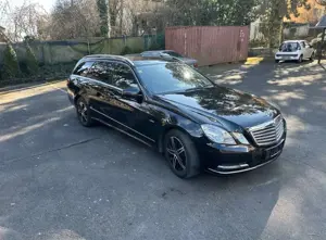 Mercedes-Benz 220 Entdecken Sie diesen Mercedes-Benz E 220 Kombi aus