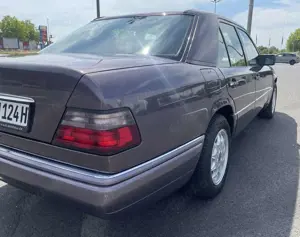 Mercedes-Benz E 200 E-klasse, Nur 106Tkm, TOP. Navi,OLDTIMER Bild 2