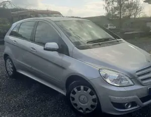 Mercedes-Benz B 180 B 180 CDI Autotronic Bild 2
