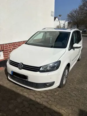 Volkswagen Touran 1.6 TDI DPF DSG Highline Scheckeftgepflegt Vaust.