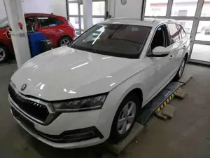 Skoda Octavia Combi 2.0 TDI DSG PANO AHK NAVI ACC SITZ