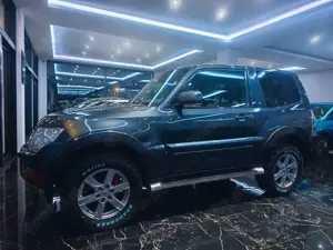 Mitsubishi Pajero 3.2 DI-D Limited Edition LEDER MFL Bild 2