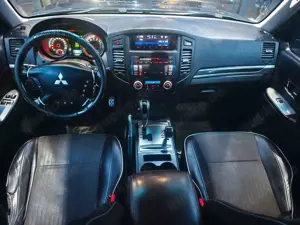 Mitsubishi Pajero 3.2 DI-D Limited Edition LEDER MFL Bild 3