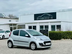 Peugeot 107 Active Bluetooth Klima TÜV + Service NEU LED Bild 1