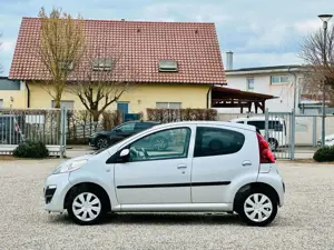 Peugeot 107 Active Bluetooth Klima TÜV + Service NEU LED Bild 4