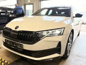 Skoda Octavia 1,5eTSI DSG Sportline Pano AHK Matrix18´